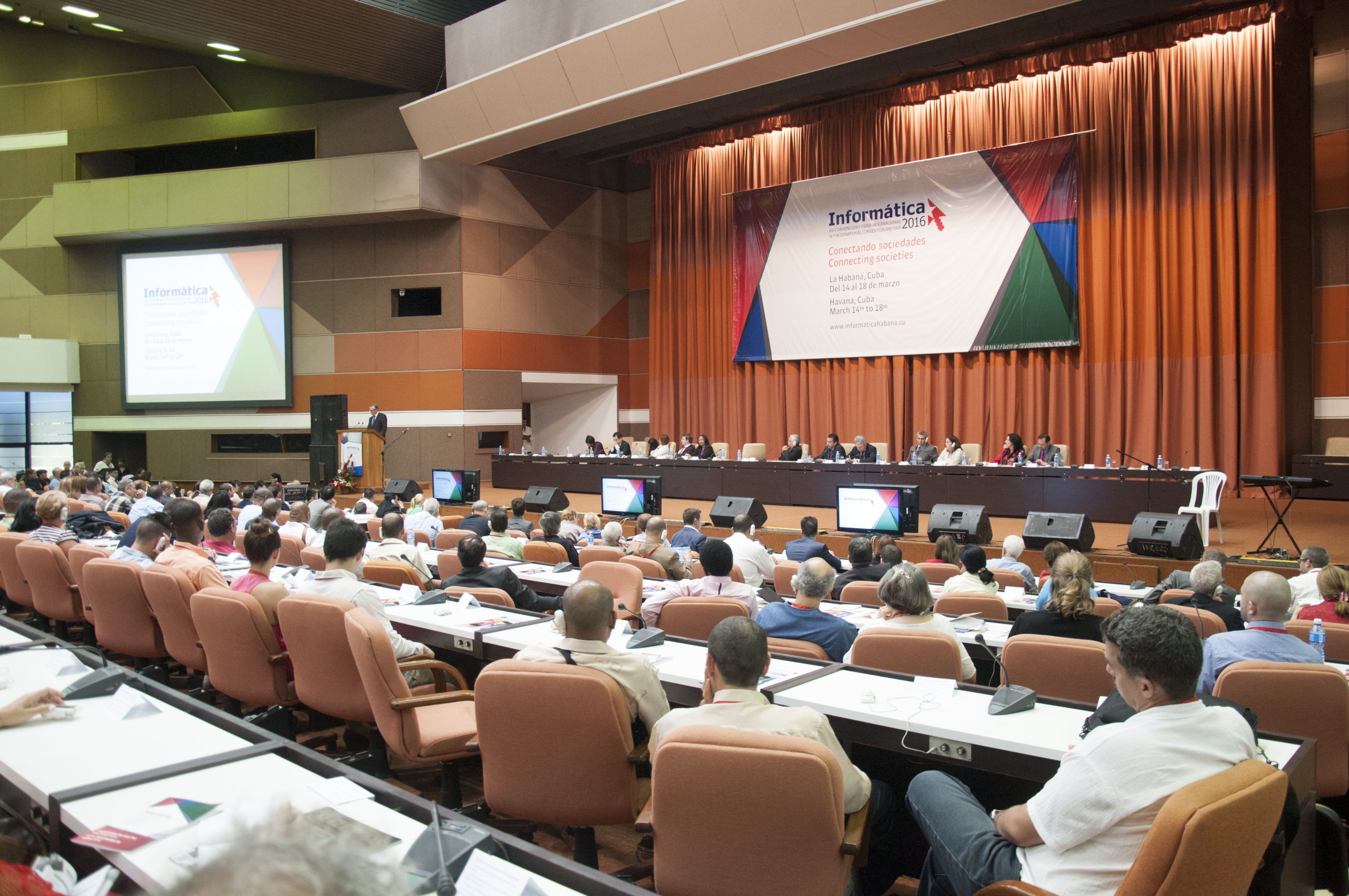 2016 Partial view of the plenary and its presidency 
